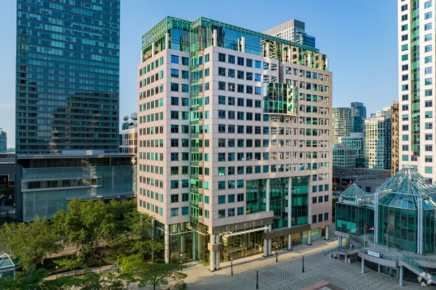 More Photos Of 200 Wellington St W, Toronto Office For Lease