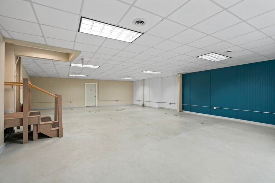 More Photos Of 27 Kent St, Ballston Spa Warehouse For Lease