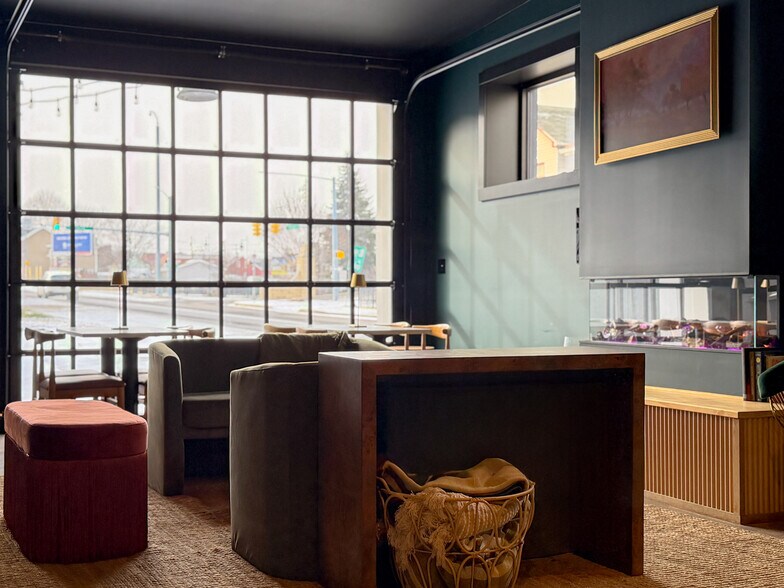 More Photos Of 601 7th Ave, Altoona General Retail For Sale