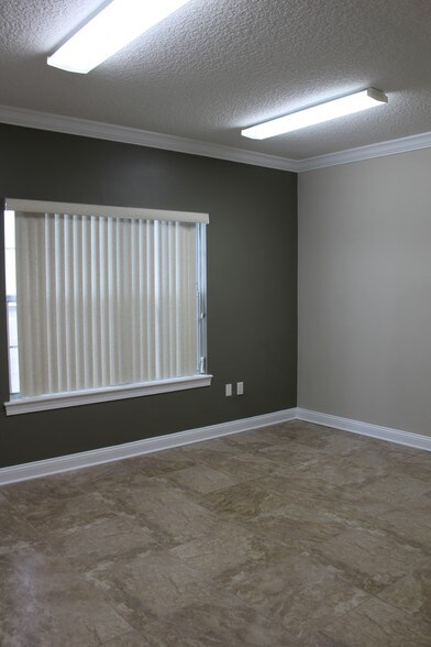 More Photos Of 12627 San Jose Blvd, Jacksonville Medical For Lease