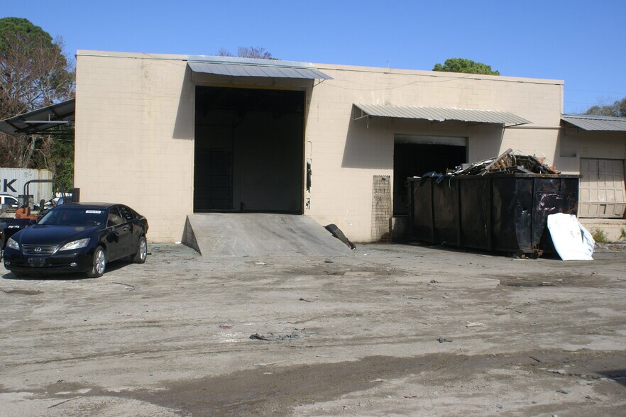 More Photos Of 680 Edgewood Ave N, Jacksonville Warehouse For Lease