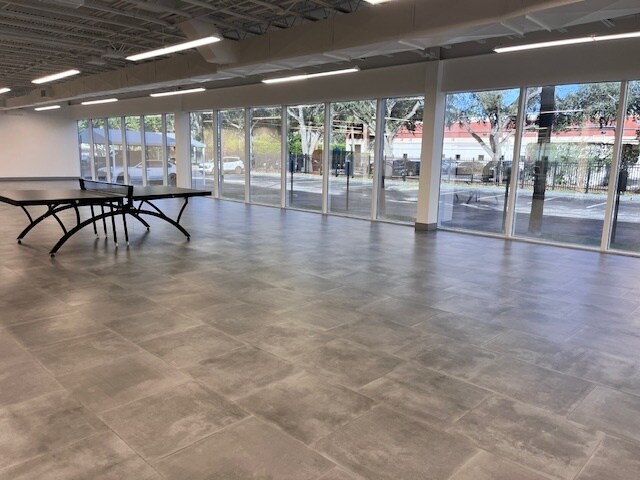 More Photos Of 300 Oakwood Ln, Hollywood Flex For Sale