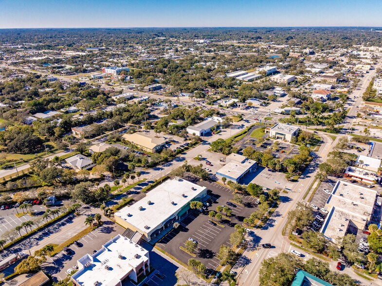 More Photos Of 701 21st St, Vero Beach General Retail For Lease