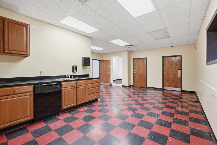 More Photos Of 2215 E Oak St, Conway Office For Lease