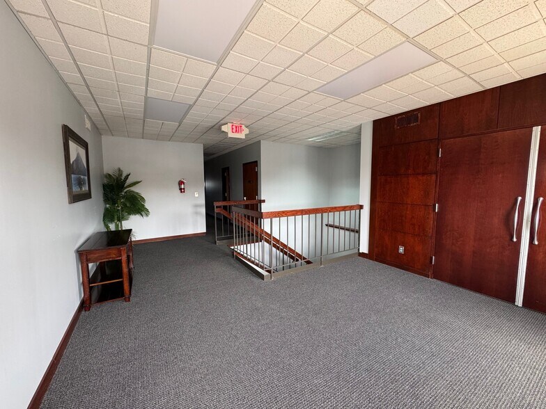 More Photos Of 13720 E 42nd Ter, Independence Office For Sale