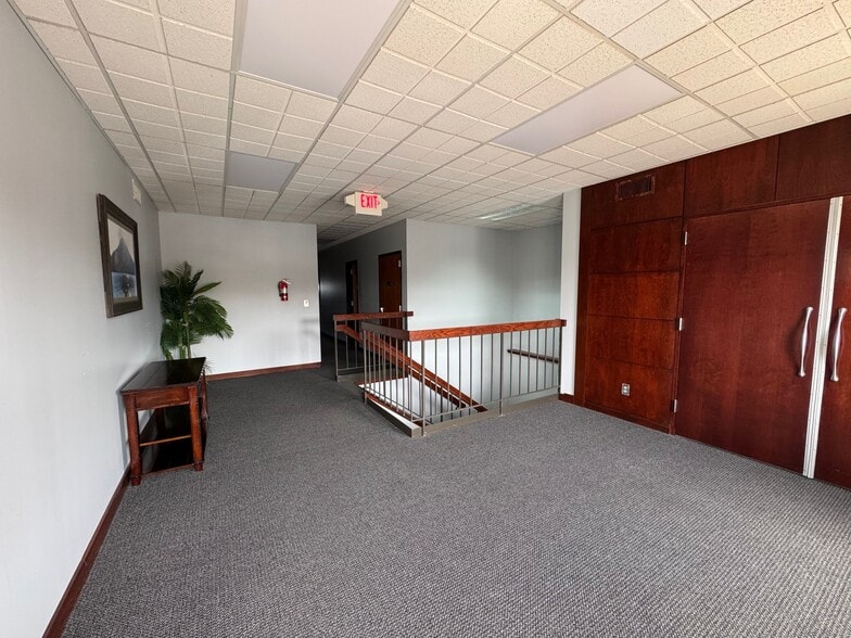 More Photos Of 13720 E 42nd Ter, Independence Office For Lease