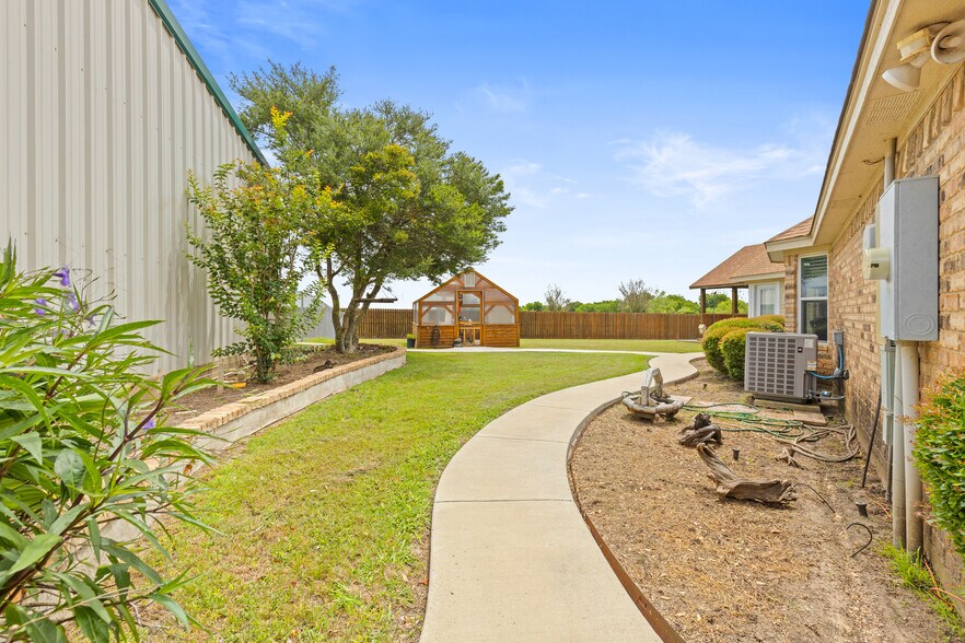 More Photos Of 414 County Road 437, Eddy Service For Sale