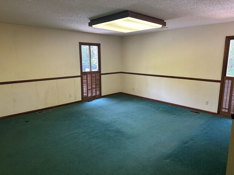 More Photos Of 115 W Park Ave, Valdosta Specialty For Sale