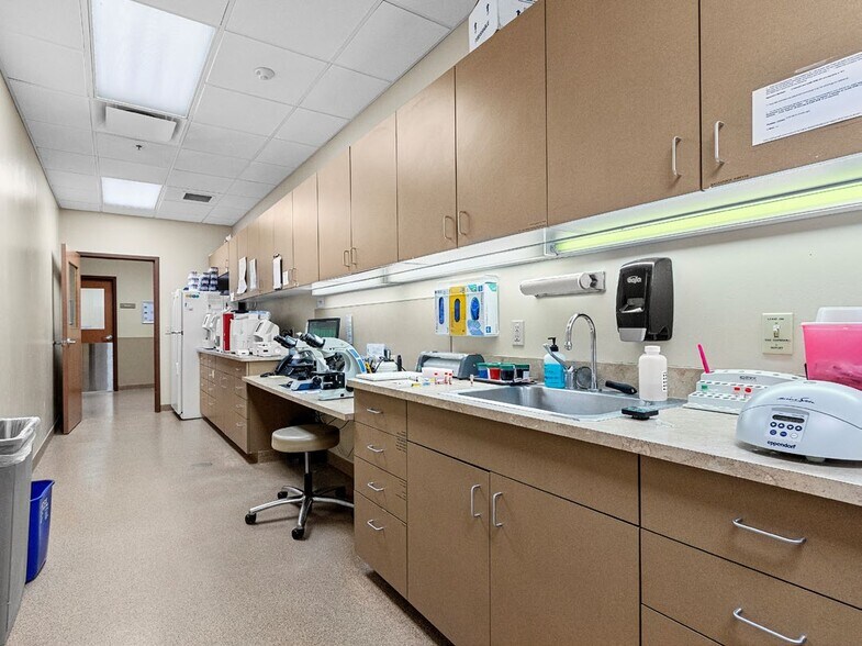 More Photos Of 4706 New Horizons Blvd, Appleton Medical For Sale