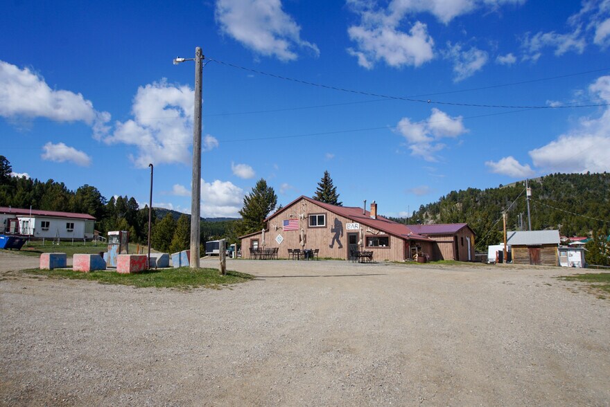 More Photos Of 20 Forest Rd S, Martinsdale Hotel For Sale