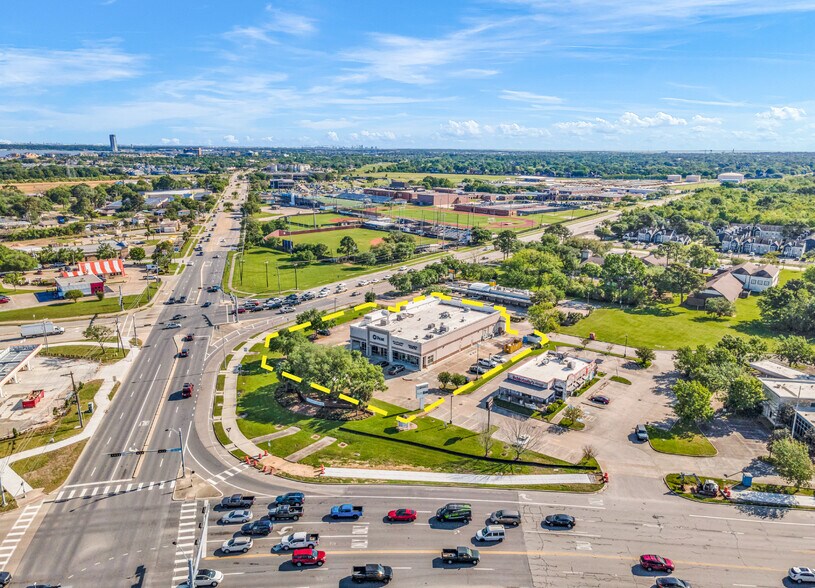 More Photos Of 201 S FM 270, League City Storefront For Lease