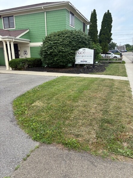 More Photos Of 131 Orchard Park Rd, West Seneca Office For Lease