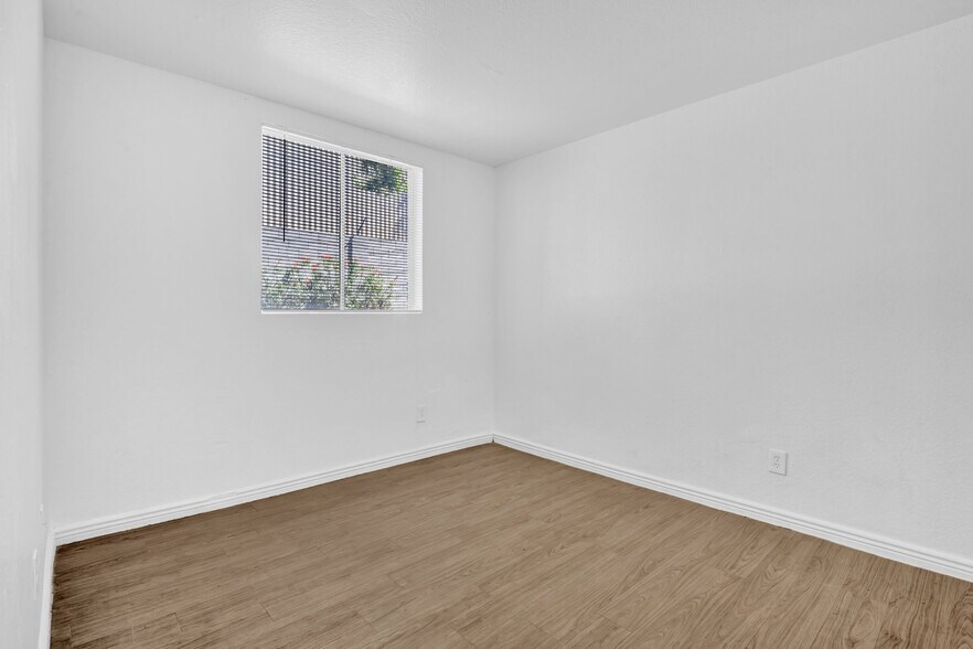 More Photos Of 2424 E Grandview Rd, Phoenix Apartments For Sale