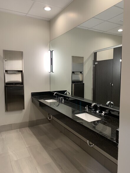 More Photos Of 3509 Hulen St, Fort Worth Office For Lease