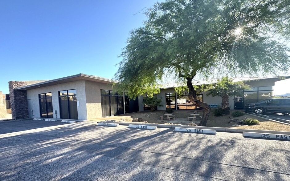 More Photos Of 25 Easy St, Carefree Office For Lease