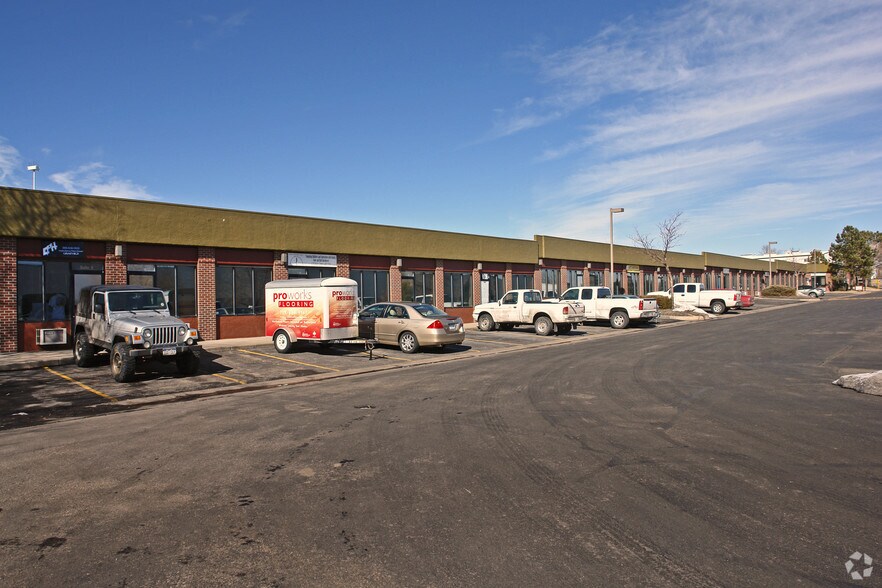 More Photos Of 9910-9940 E Costilla Ave, Englewood Self Storage For Lease