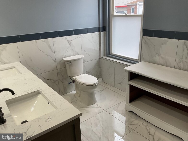 More Photos Of 1880 W Market St, York Storefront Retail Office For Sale