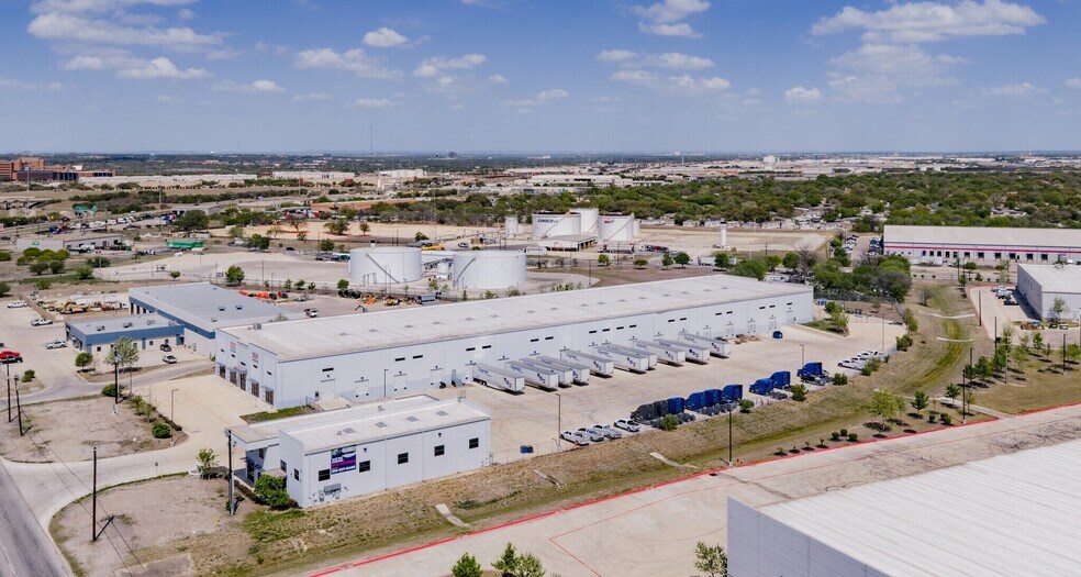 More Photos Of 8106 NE Loop 410, San Antonio Warehouse For Lease