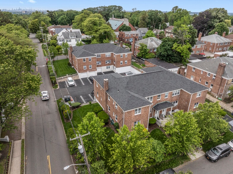 More Photos Of 28 Linden St, Great Neck Apartments For Sale