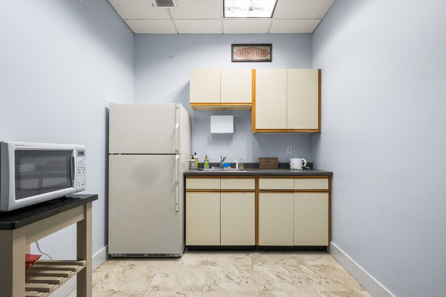 More Photos Of 107 Wilcox Rd, Stonington Loft Creative Space For Lease