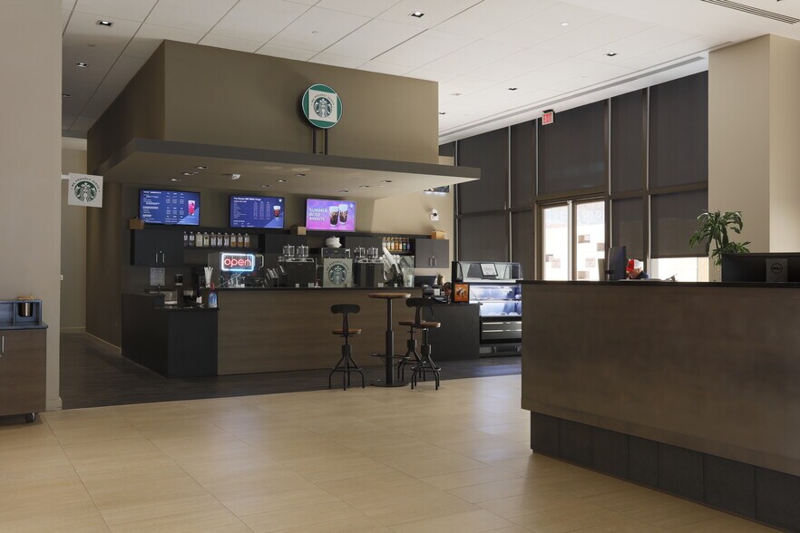 More Photos Of 221 N Kansas St, El Paso Office For Lease