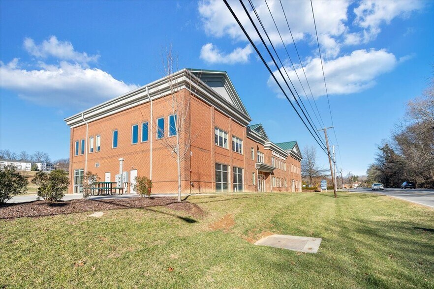 More Photos Of 3501 Colonial Green 11, Roanoke Office For Lease