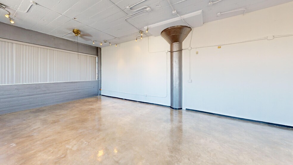 More Photos Of 530 E 8th St, Los Angeles Showroom For Lease