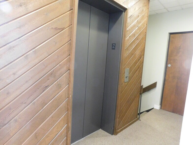 More Photos Of 700 W Jefferson St, Shorewood Office For Sale