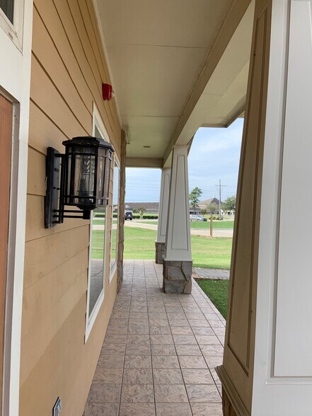 More Photos Of 4 Bayoubrandt Dr, Beaumont Medical For Sale