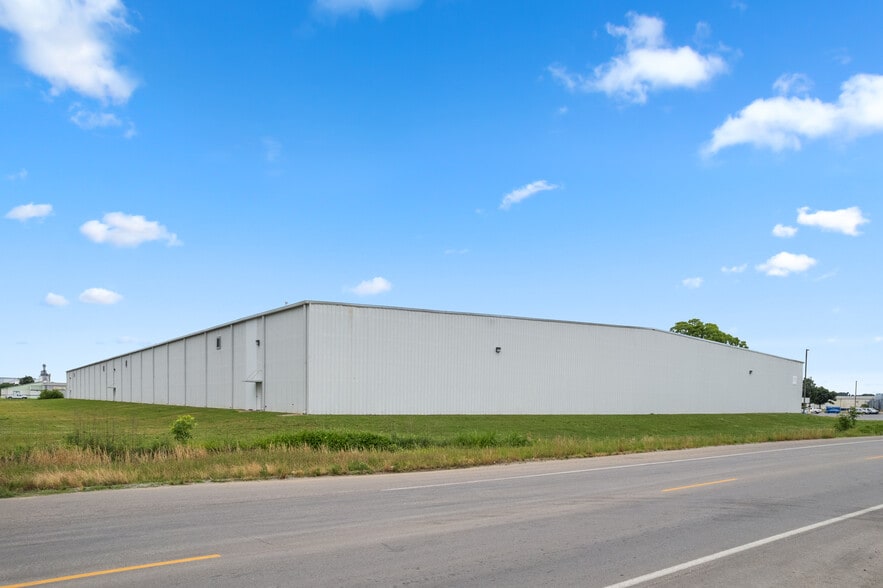 More Photos Of 1515 Cravens Rd, Poplar Bluff Warehouse For Sale