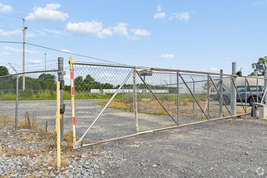 More Photos Of 390 Johnson Lake Rd, Adairsville Land For Lease