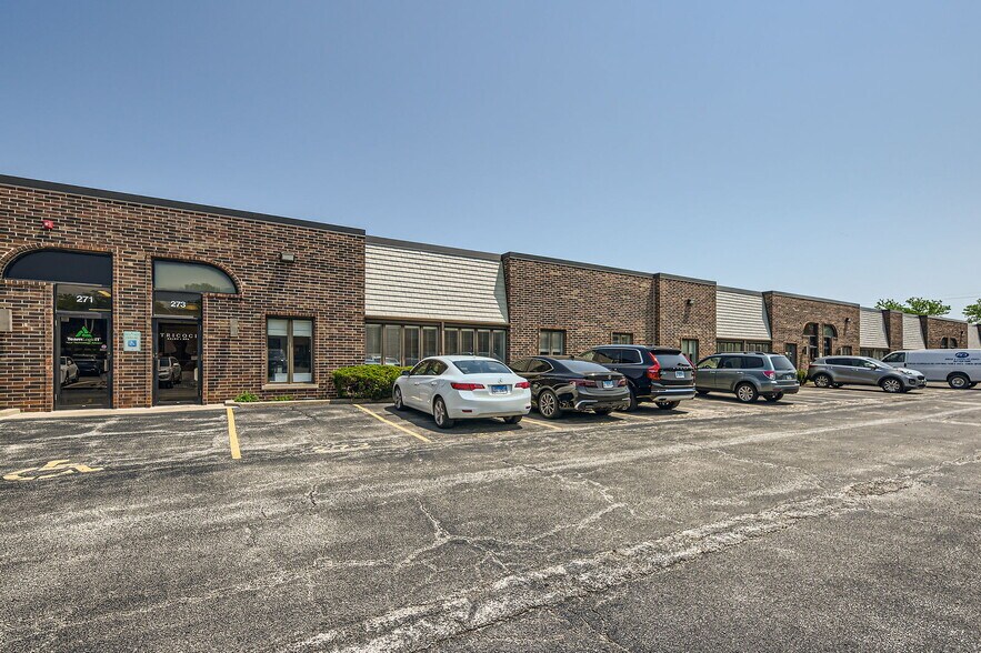 More Photos Of 271-285 E Helen Rd, Palatine Light Distribution For Lease