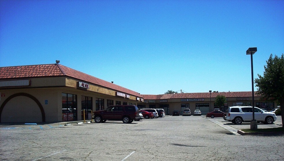 More Photos Of 101-137 E Avenue J, Lancaster Unknown For Lease