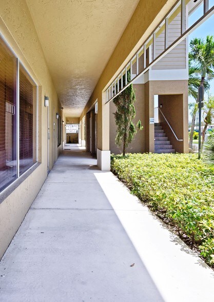 More Photos Of 16521 San Carlos Blvd, Fort Myers Office For Lease