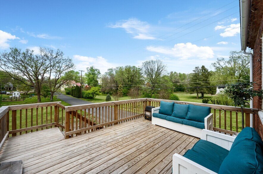 More Photos Of 7211 Queen St, Middleway Flex For Sale
