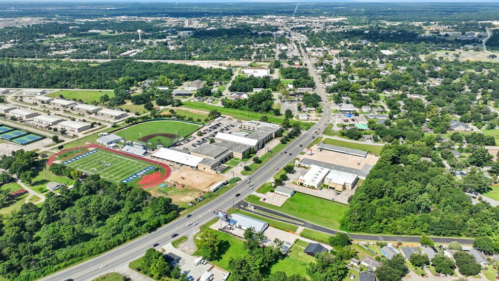 More Photos Of 817 E Main St, Tomball Warehouse For Sale