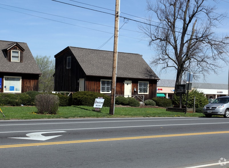 More Photos Of 2301 Colonial Ave, Roanoke Freestanding For Lease