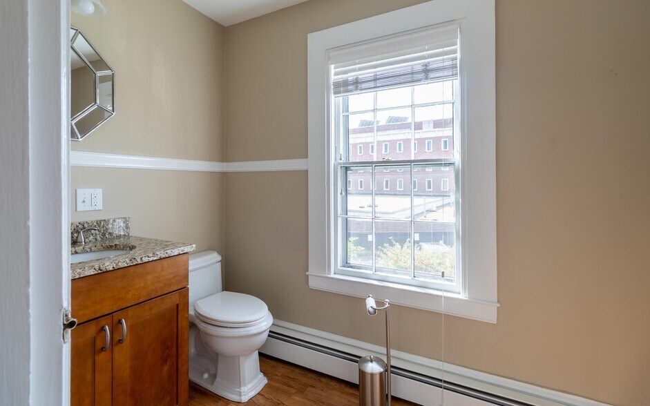 More Photos Of 110 Chapel St, Portsmouth Office For Lease