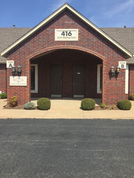 More Photos Of 416 S Mustang Rd, Yukon Office For Lease