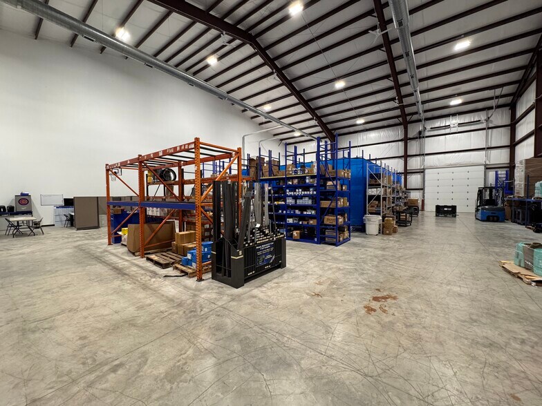 More Photos Of 5700 Eastside Parkway Dr, Gas City Light Distribution For Lease