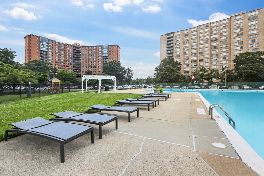 More Photos Of 5055 Seminary Rd, Alexandria Apartments For Lease