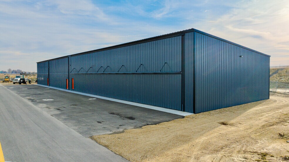 More Photos Of 5510-5515 Aviation Way, Caldwell Airplane Hangar For Sale