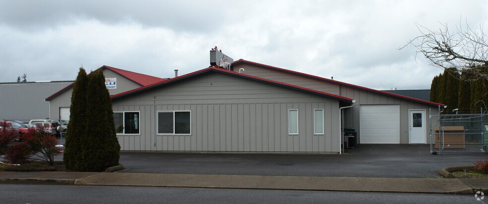More Photos Of 225 E Davidson Ave, Cottage Grove Warehouse For Lease