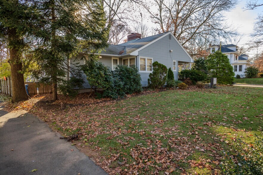 More Photos Of 73 Amboy Ave, Metuchen Medical For Sale