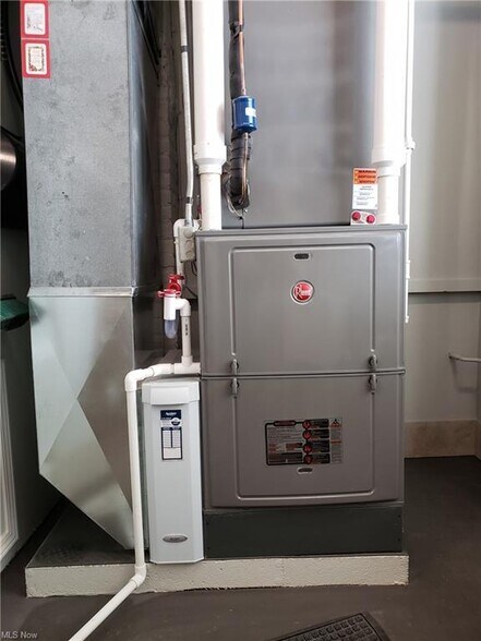 More Photos Of 15000 Madison Ave, Lakewood Office Residential For Lease