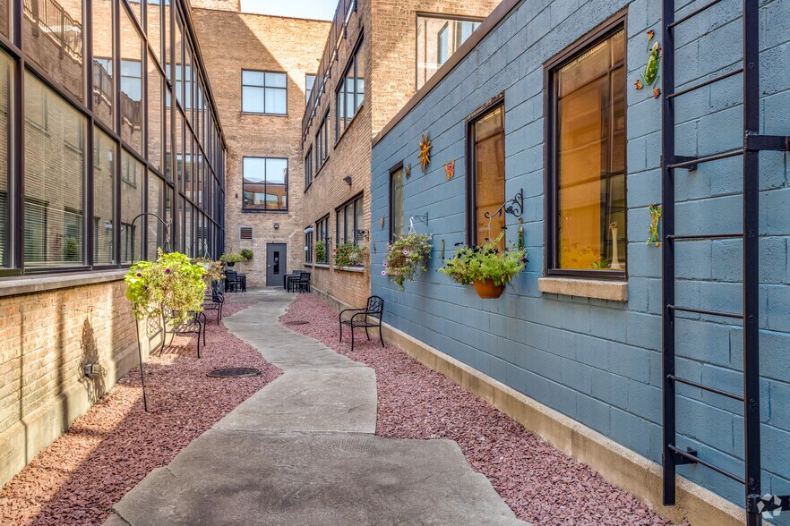 More Photos Of 6737 W Washington St, West Allis Office For Lease