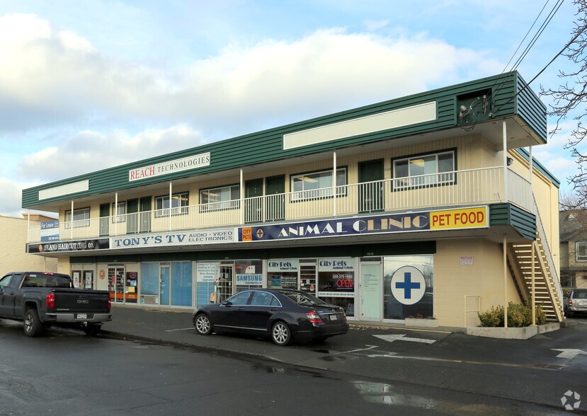 Primary Photo Of 3019-3025 Shakespeare St, Victoria Storefront Retail Office For Lease
