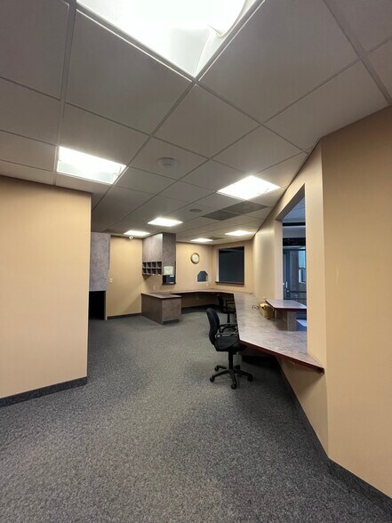 More Photos Of 405 Kays Dr, Normal Medical For Sale