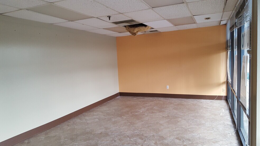 More Photos Of 5075-5095 Westerville Rd, Columbus Warehouse For Lease