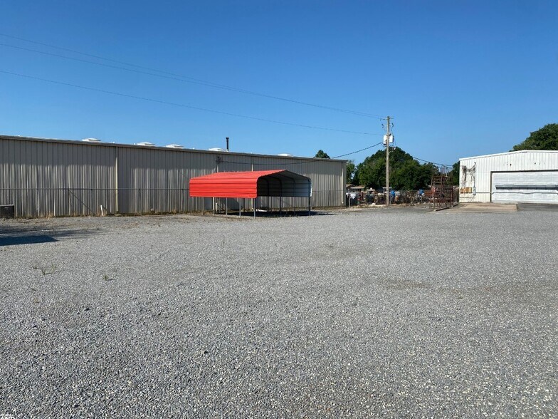 More Photos Of 1701 S Timber St, Stuttgart Office Residential For Sale